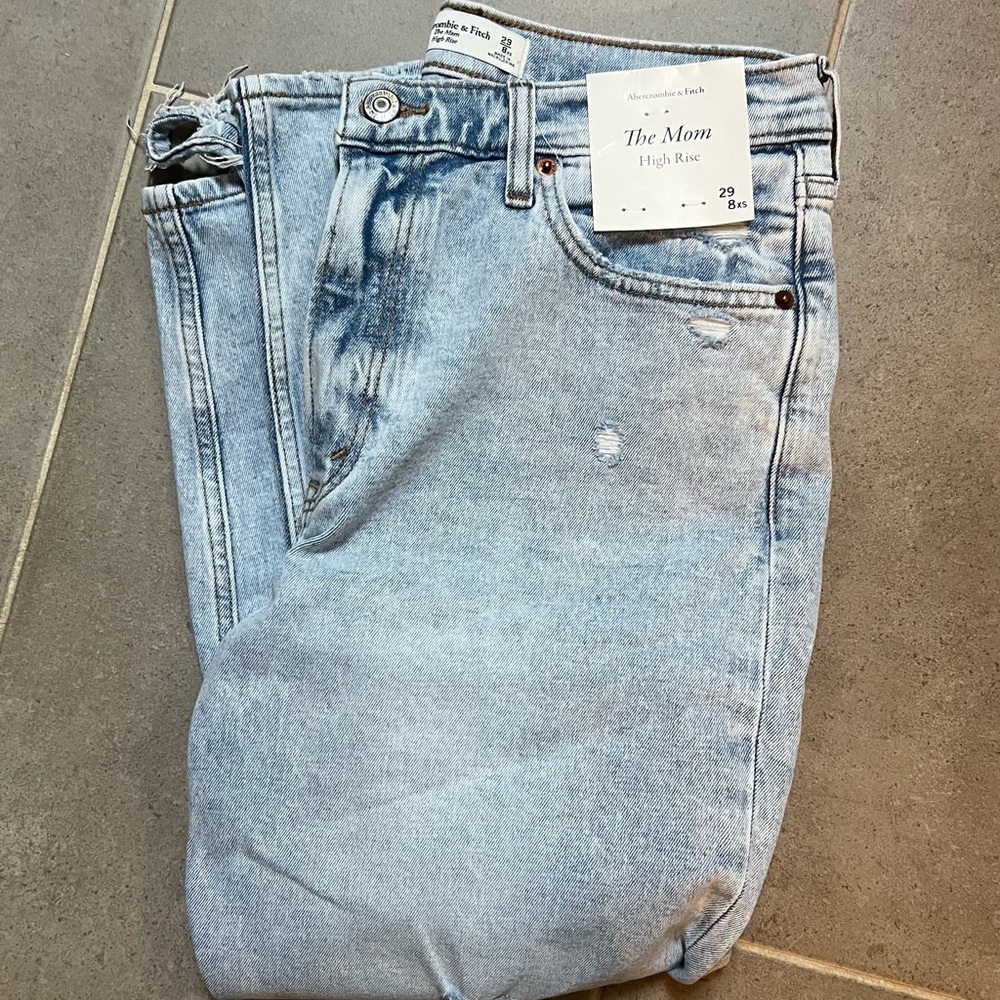NEW WITH TAGS the Mom high rise Jeans
